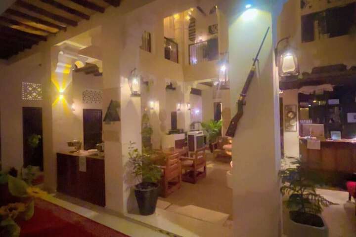 Hotel Exterior 42 of 48