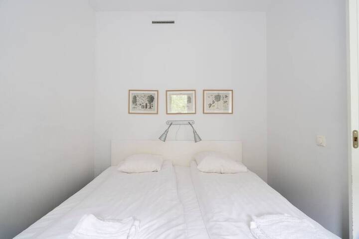 Room 366 of 865
