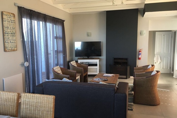 Room 3 of 8