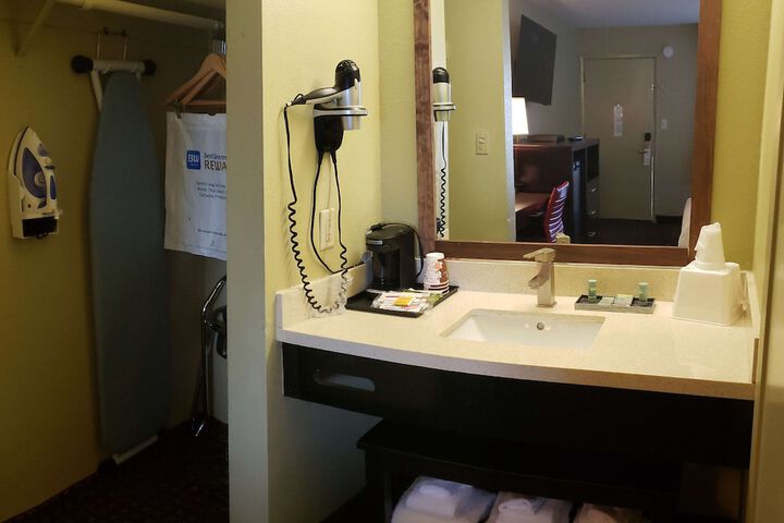1 King Bed Flat Screen Television Microwave and Refrigerator High Speed Internet Accessible (7 of 7)
