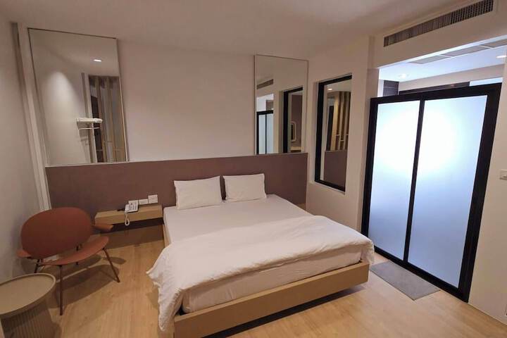 Room 17 of 41