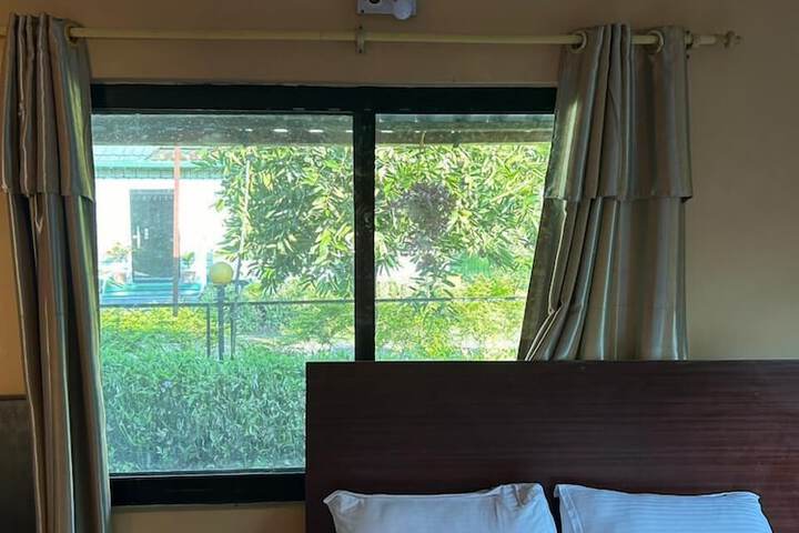 Room 6 of 25