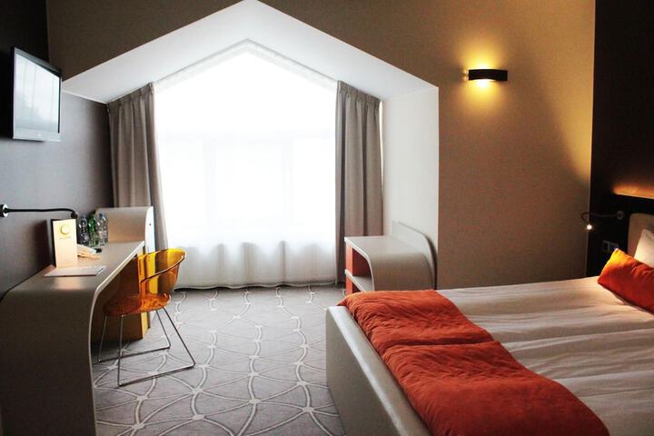 Room 8 of 29