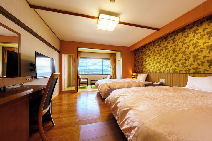Room 30 of 114