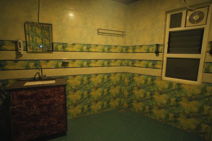 Room 18 of 27