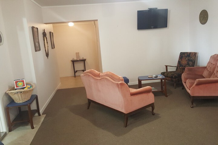 Lounge 21 of 26