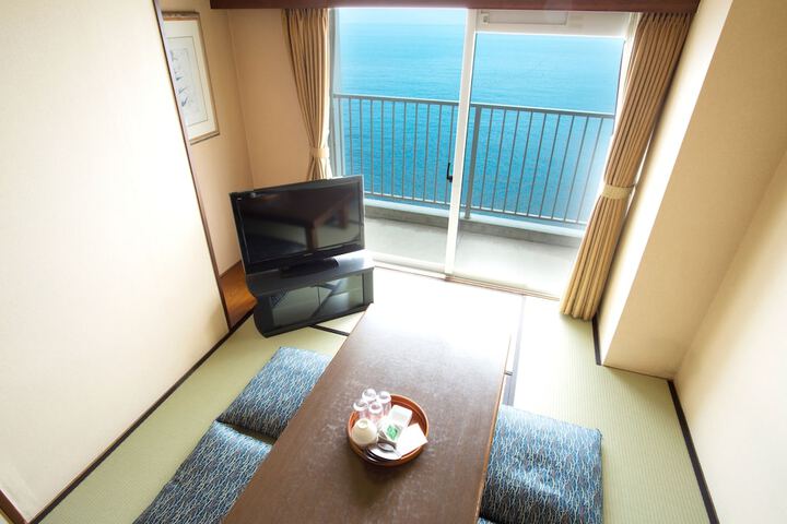 Room 12 of 40