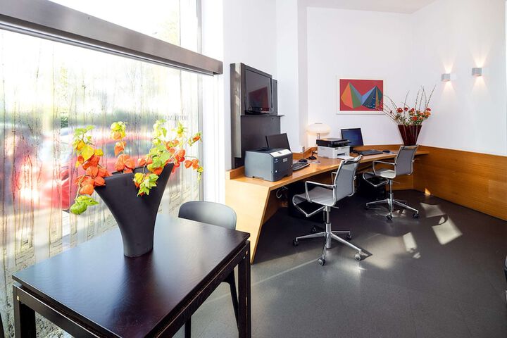 Business Center 46 of 52