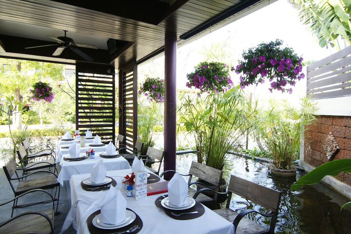 Dining 36 of 85