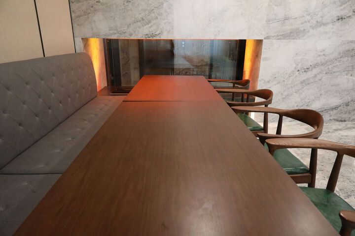 Dining 12 of 27