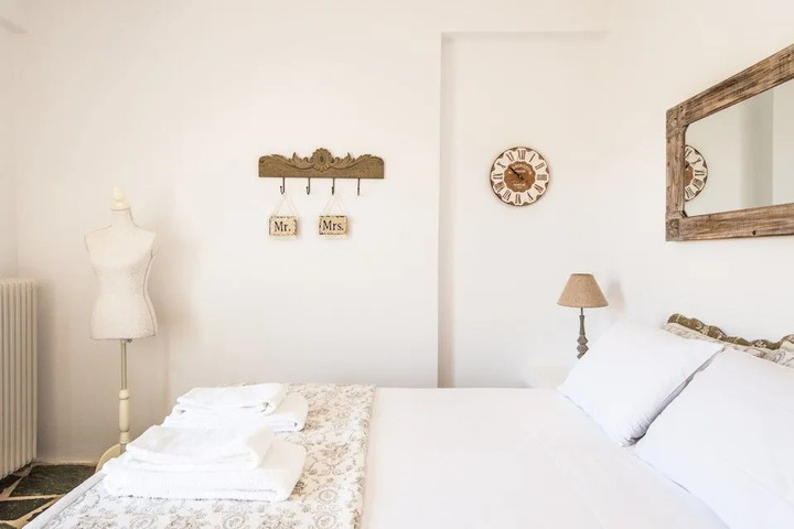 Room 1 of 9
