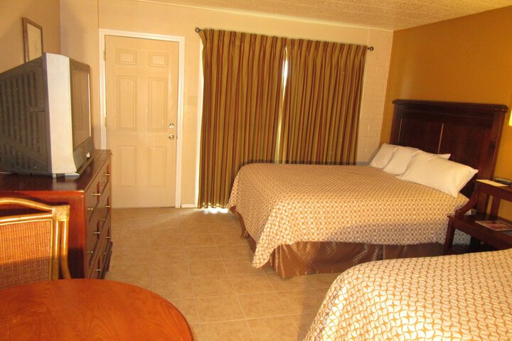 Room 10 of 32