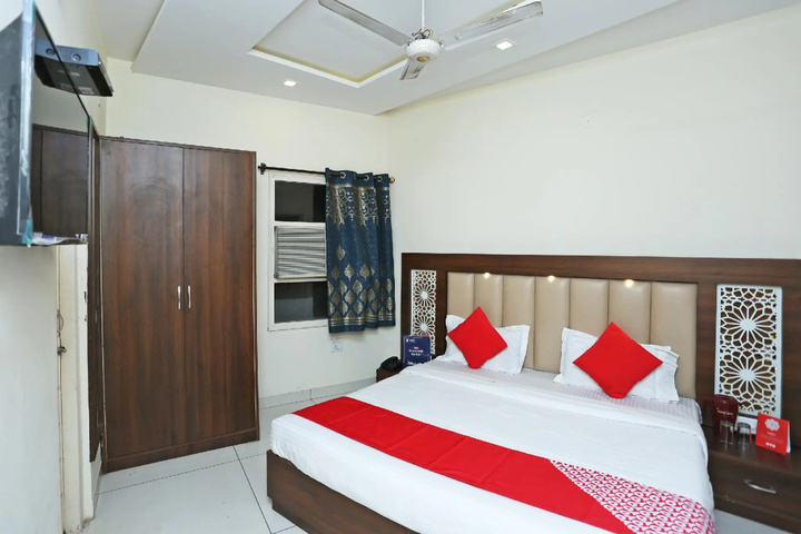 Oyo 16520 Greens Hotel