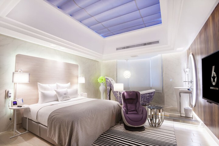 Room 27 of 59