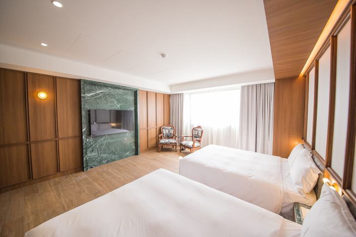 Room 89 of 243