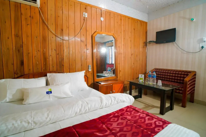 Room 6 of 14