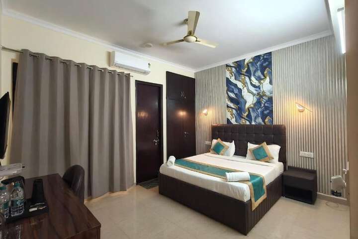 Room 3 of 34