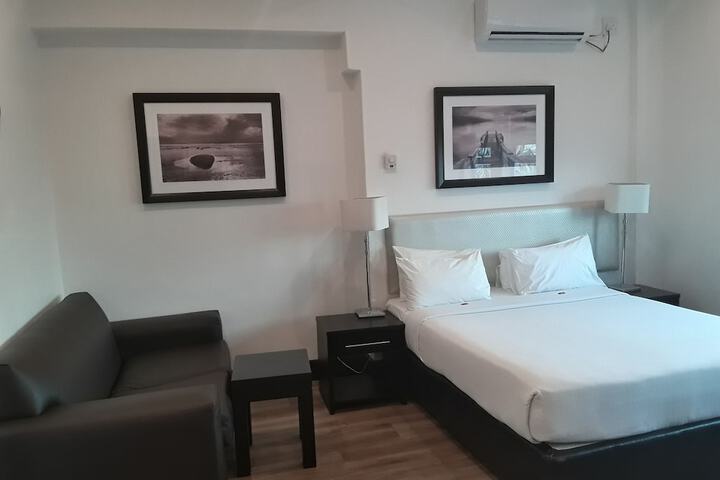 Room 17 of 40