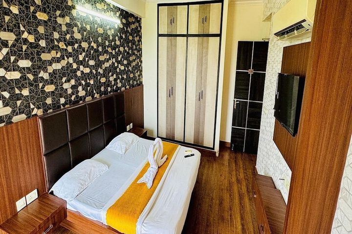 Room 7 of 27