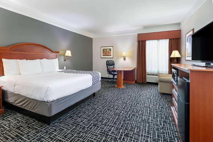 1 King Bed (1 of 12)