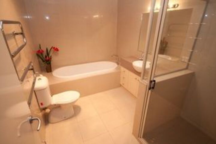Room 4 of 12