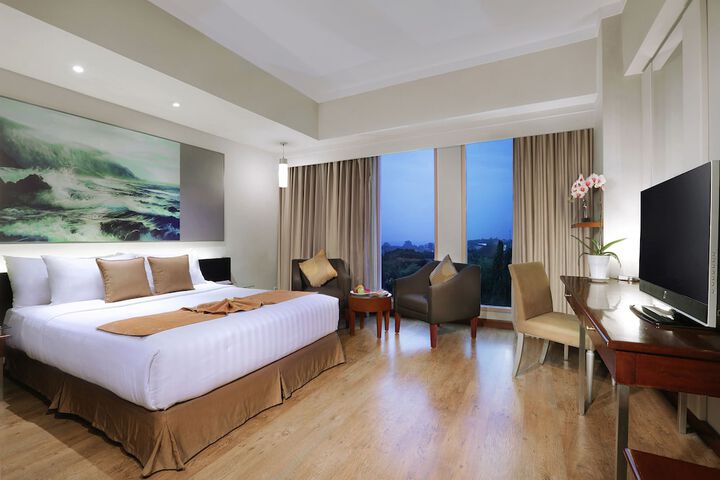 Room 3 of 52