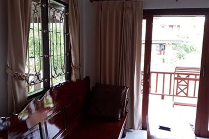 Room 11 of 18
