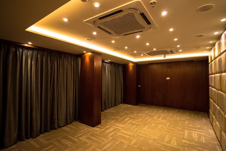 Business Center 27 of 30