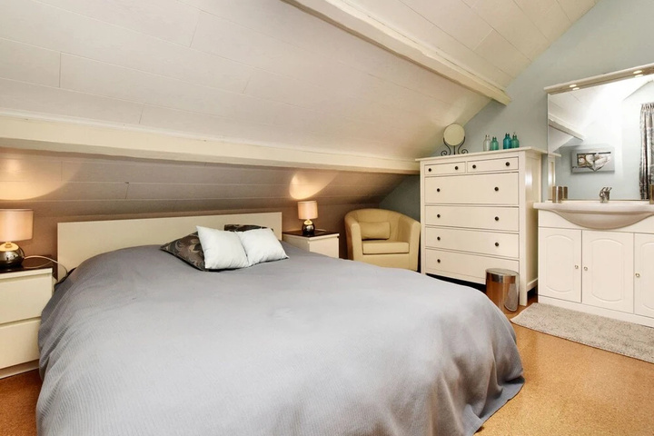 Room 3 of 18