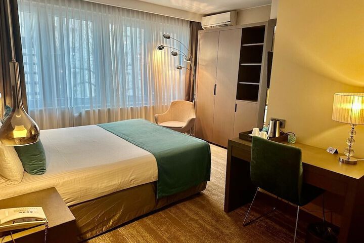 Room 26 of 46