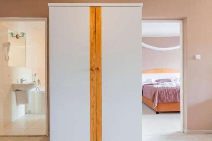Room 5 of 50