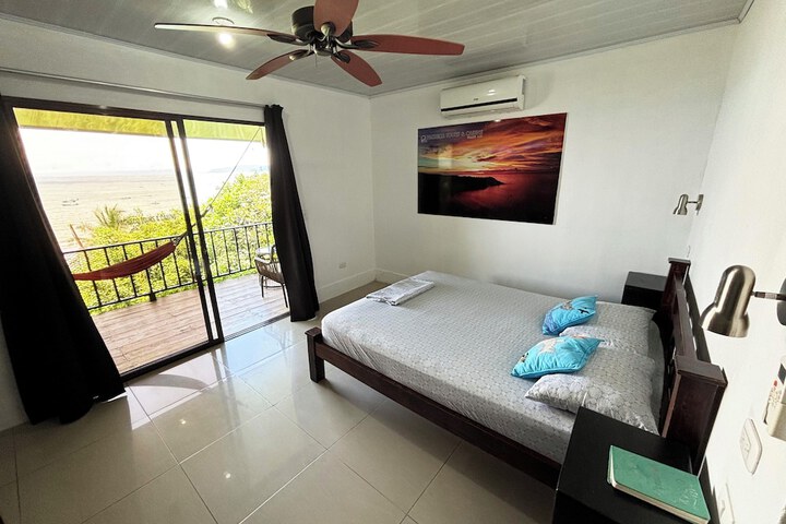 Room 7 of 32