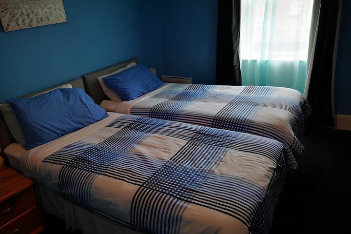 Room 11 of 30