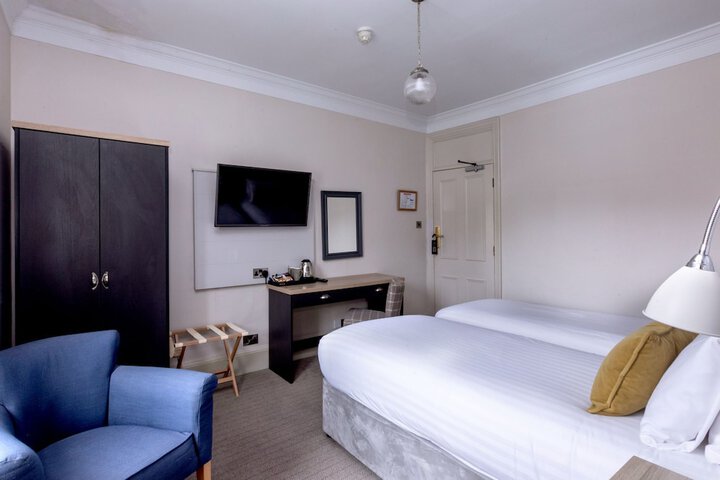 Room 41 of 102