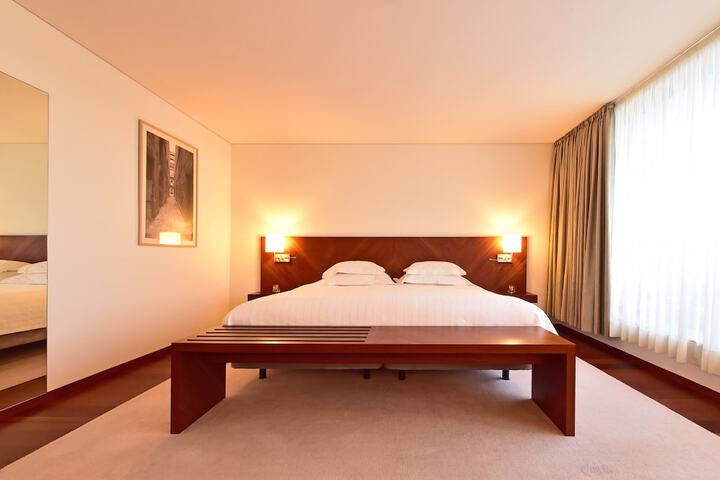 Room 10 of 38
