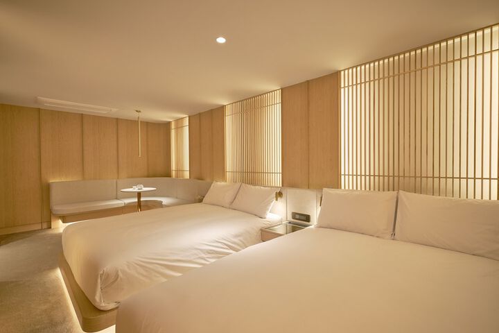 Room 35 of 142