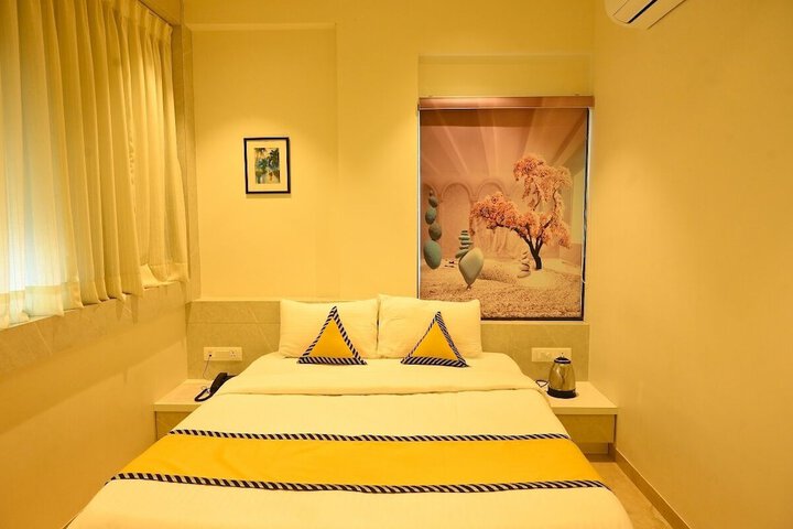 Room 4 of 12