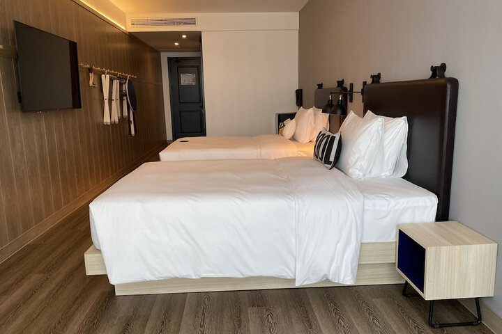 Room 11 of 36