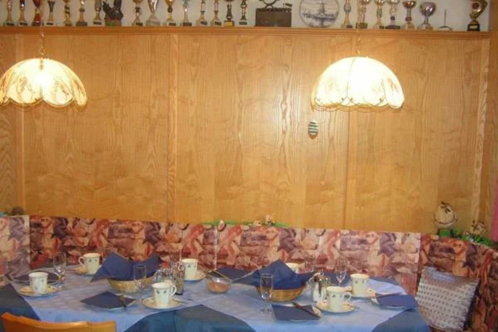 Dining 18 of 19