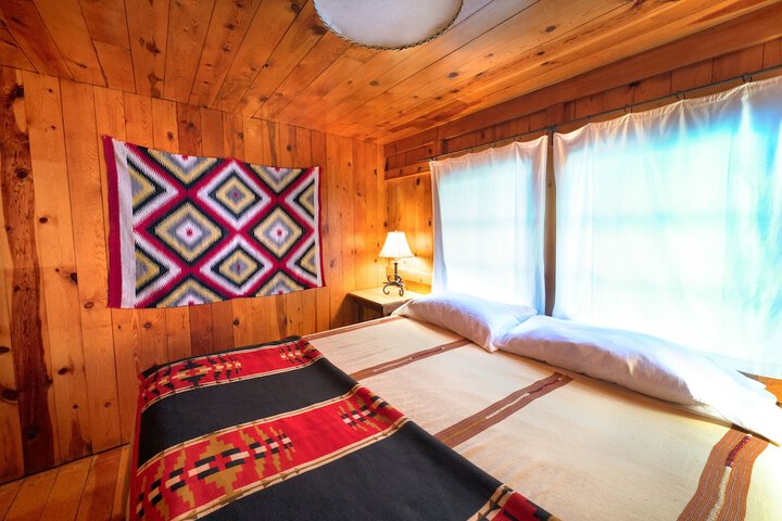 Room 18 of 211
