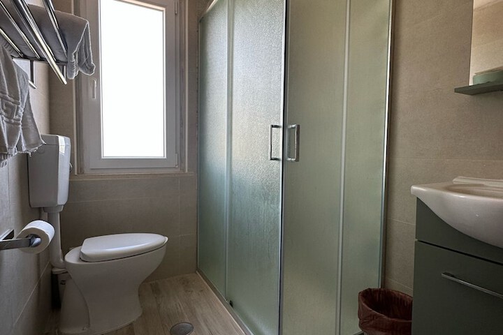 Room 33 of 48