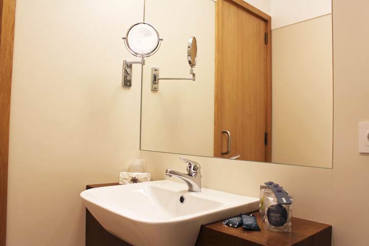 Room 45 of 61