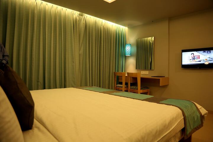 Room 2 of 2