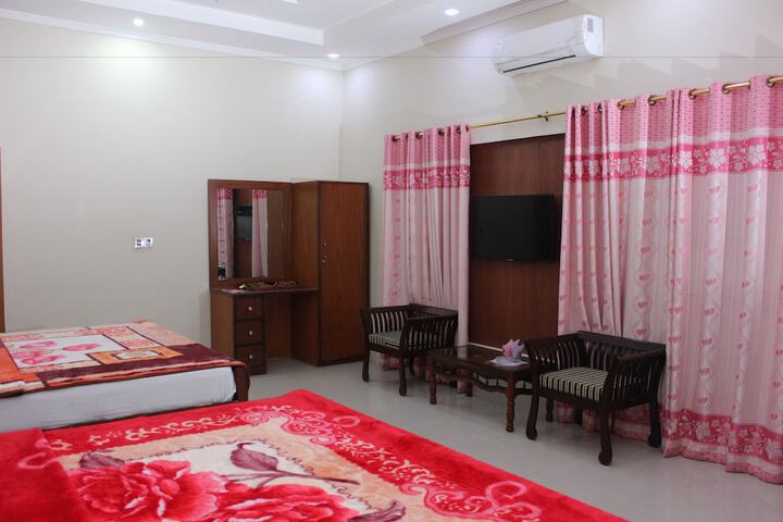 Room 8 of 33