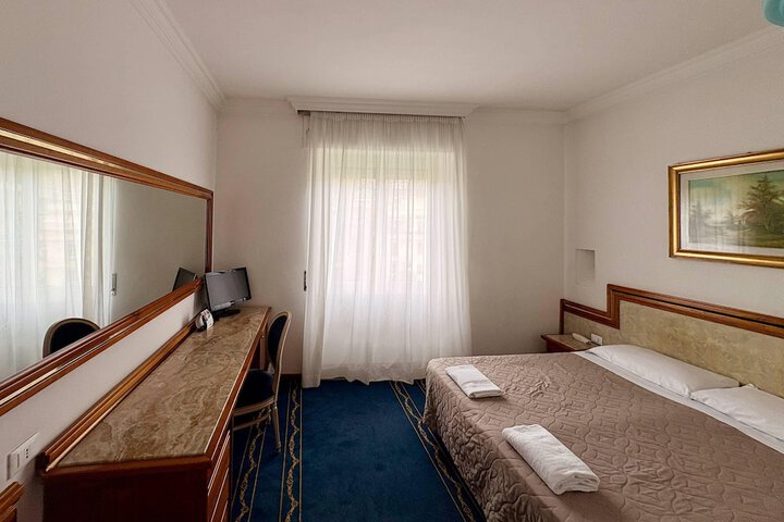 Room 40 of 72