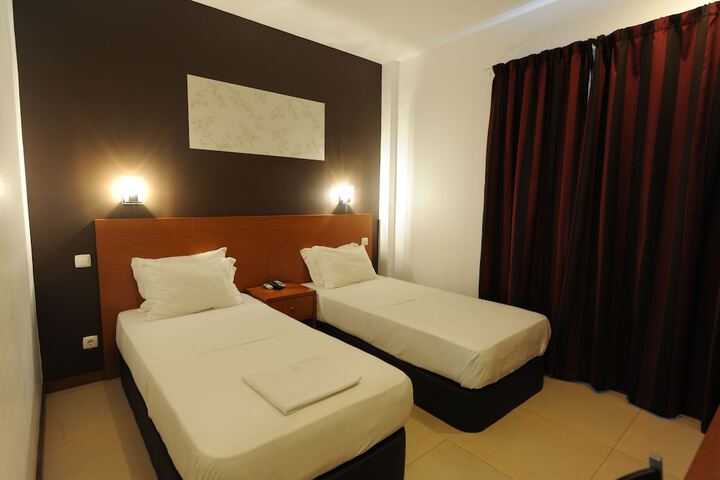 Room 6 of 38
