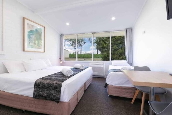 Room 3 of 10
