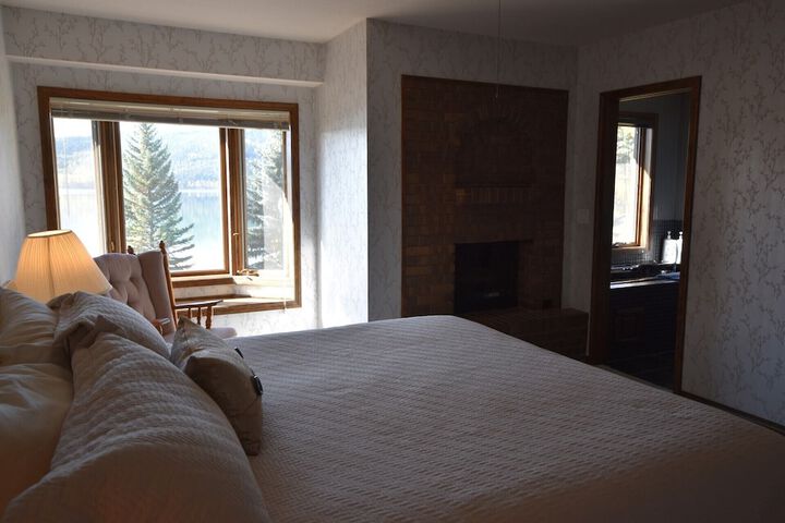 Room 3 of 32