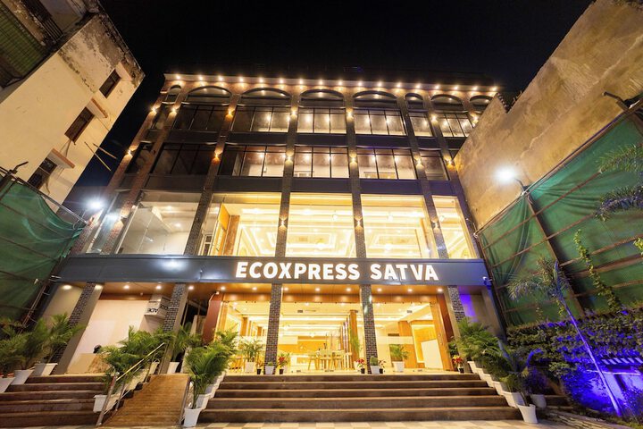 EcoXpress Satva Varanasi - Vegetarian with all Options
