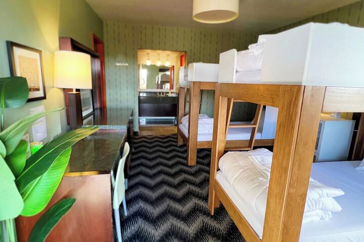 Room 6 of 24